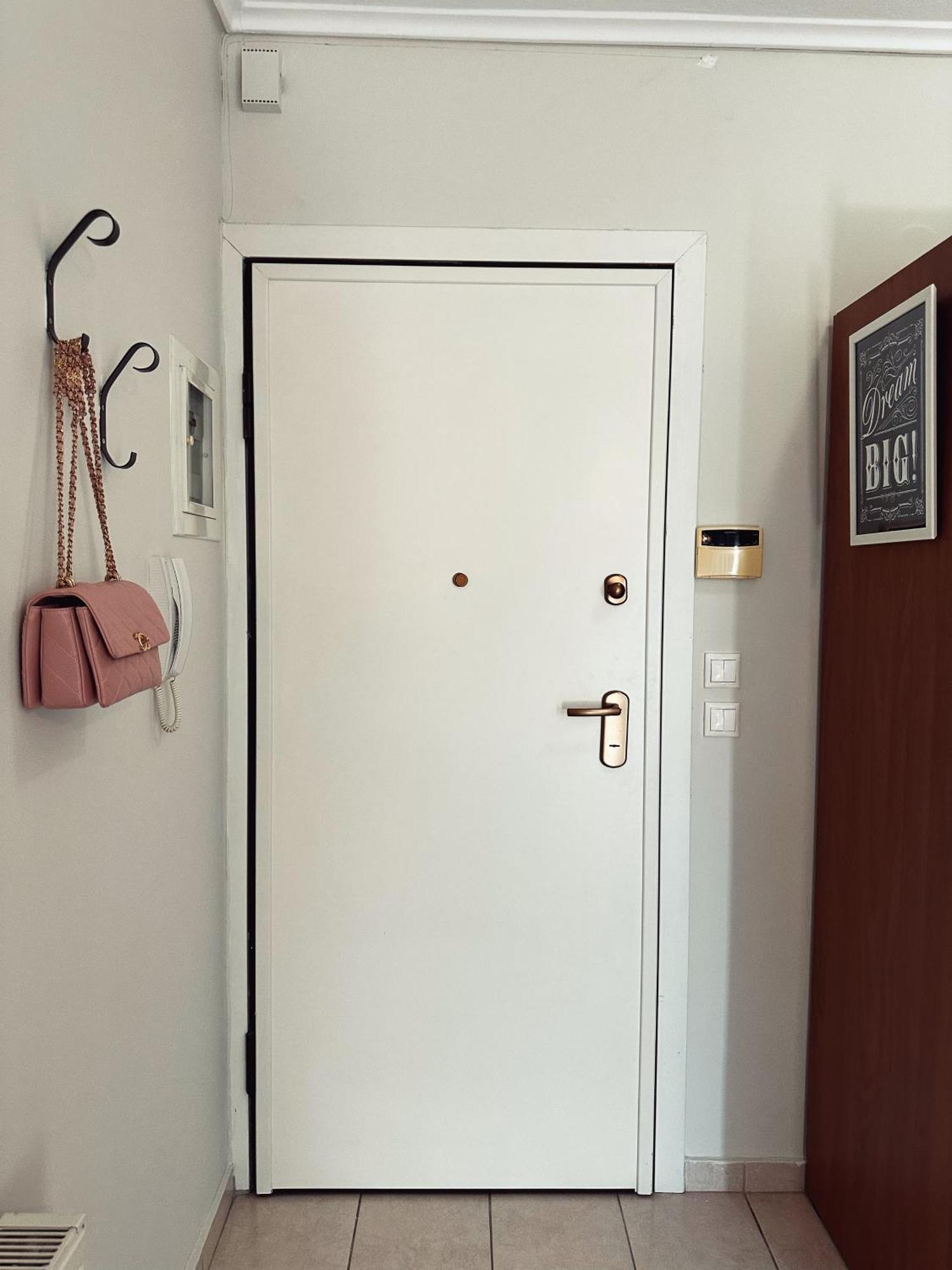 Homely Flat Near Airport Солун Екстериор снимка