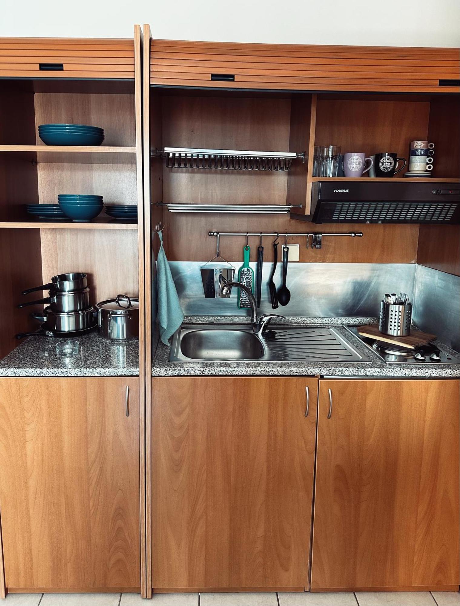 Homely Flat Near Airport Солун Екстериор снимка